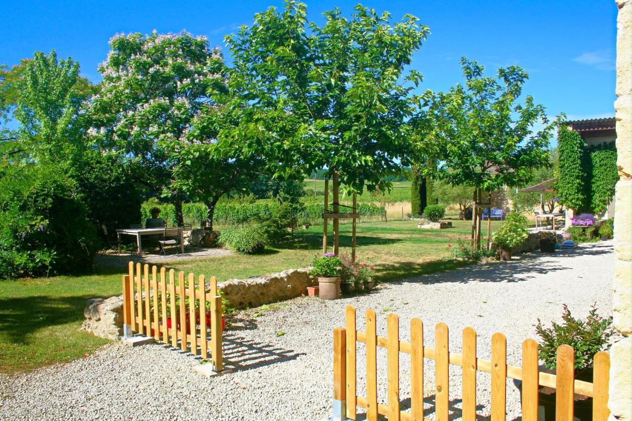 Bleu Raisin Acomodação com café da manhã Les Salles-de-Castillon Exterior foto