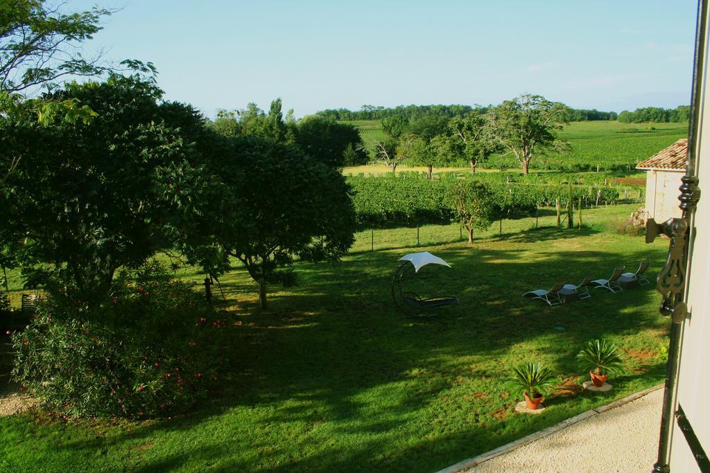 Bleu Raisin Acomodação com café da manhã Les Salles-de-Castillon Exterior foto